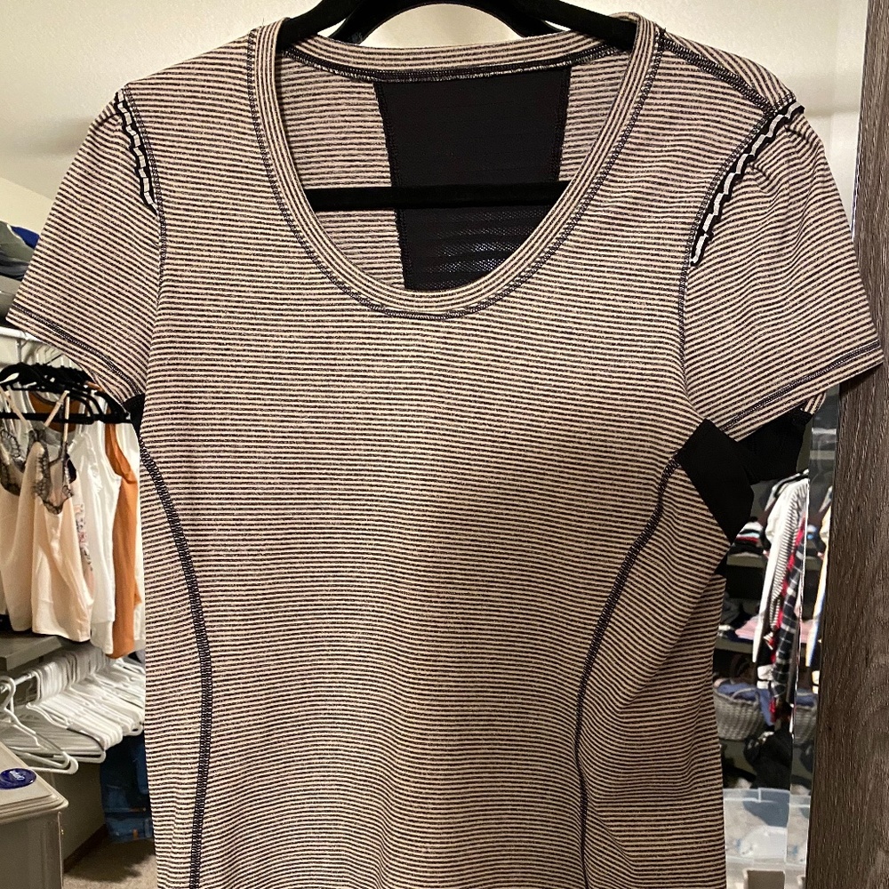 Lululemon short sleeve shirt